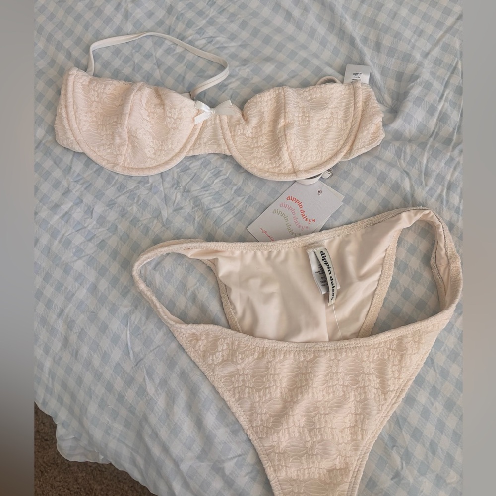 Dippin Daisys cream colored textured bikini set SIZE MED NEW WITH TAGS